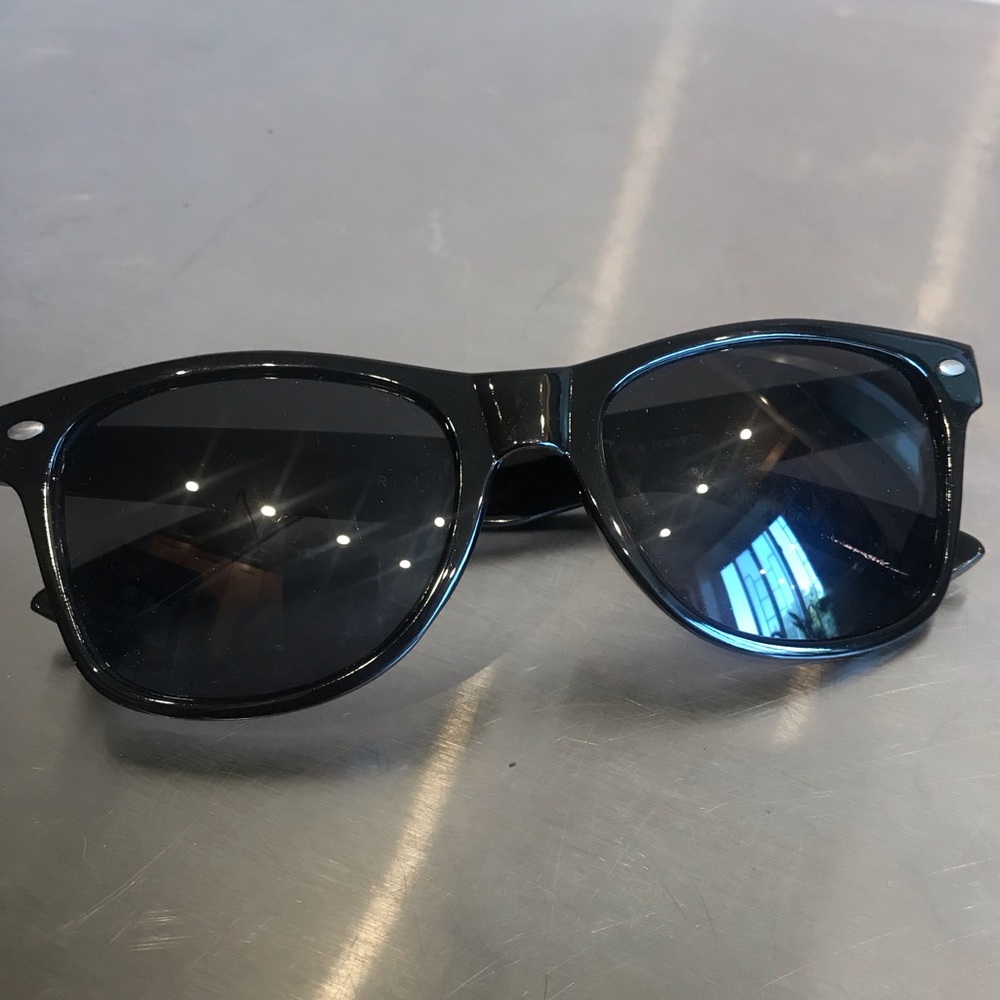 Wayfarer Style Sunglasses